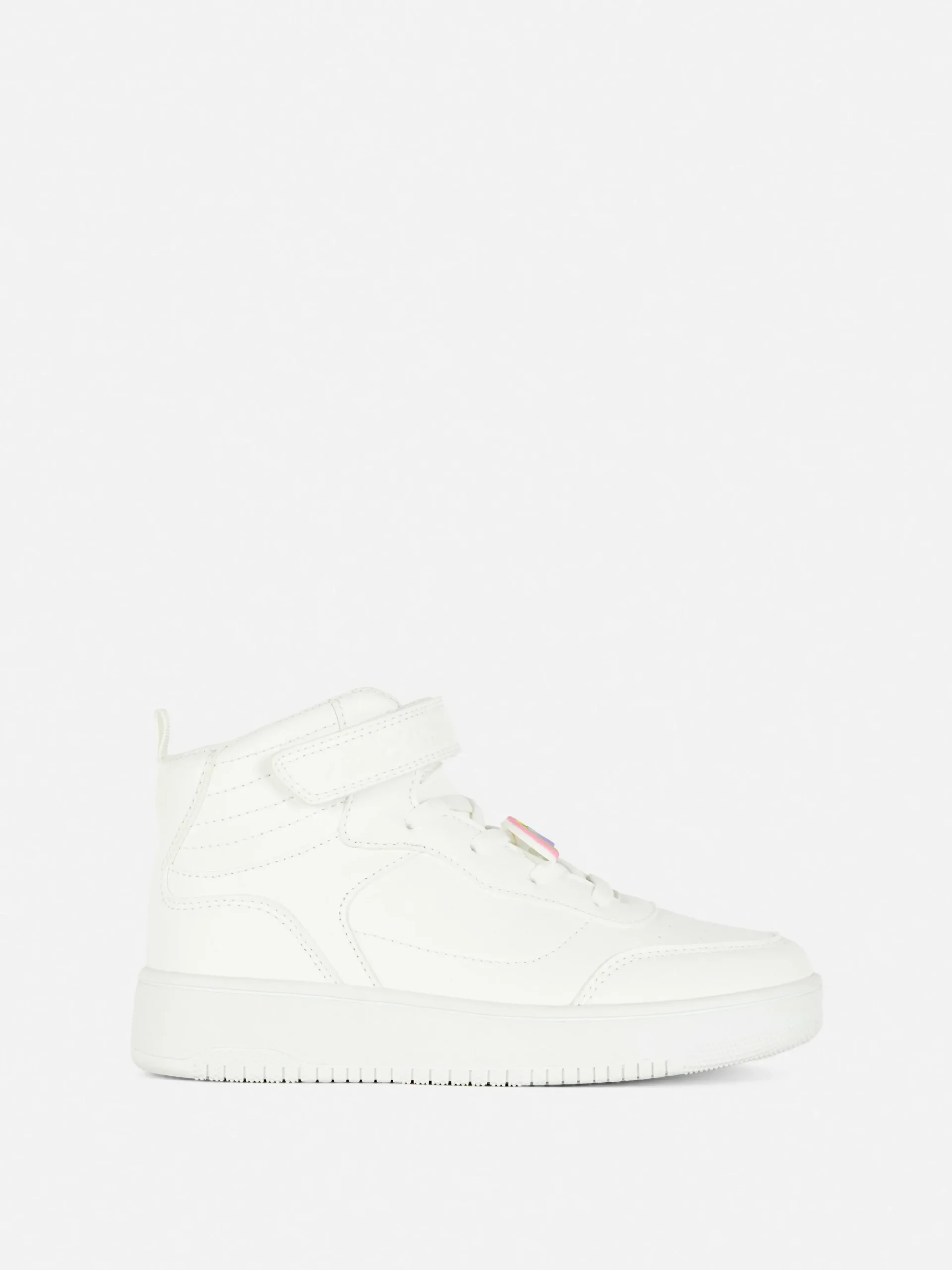 Hoge Sneakers Met Regenboogbedels