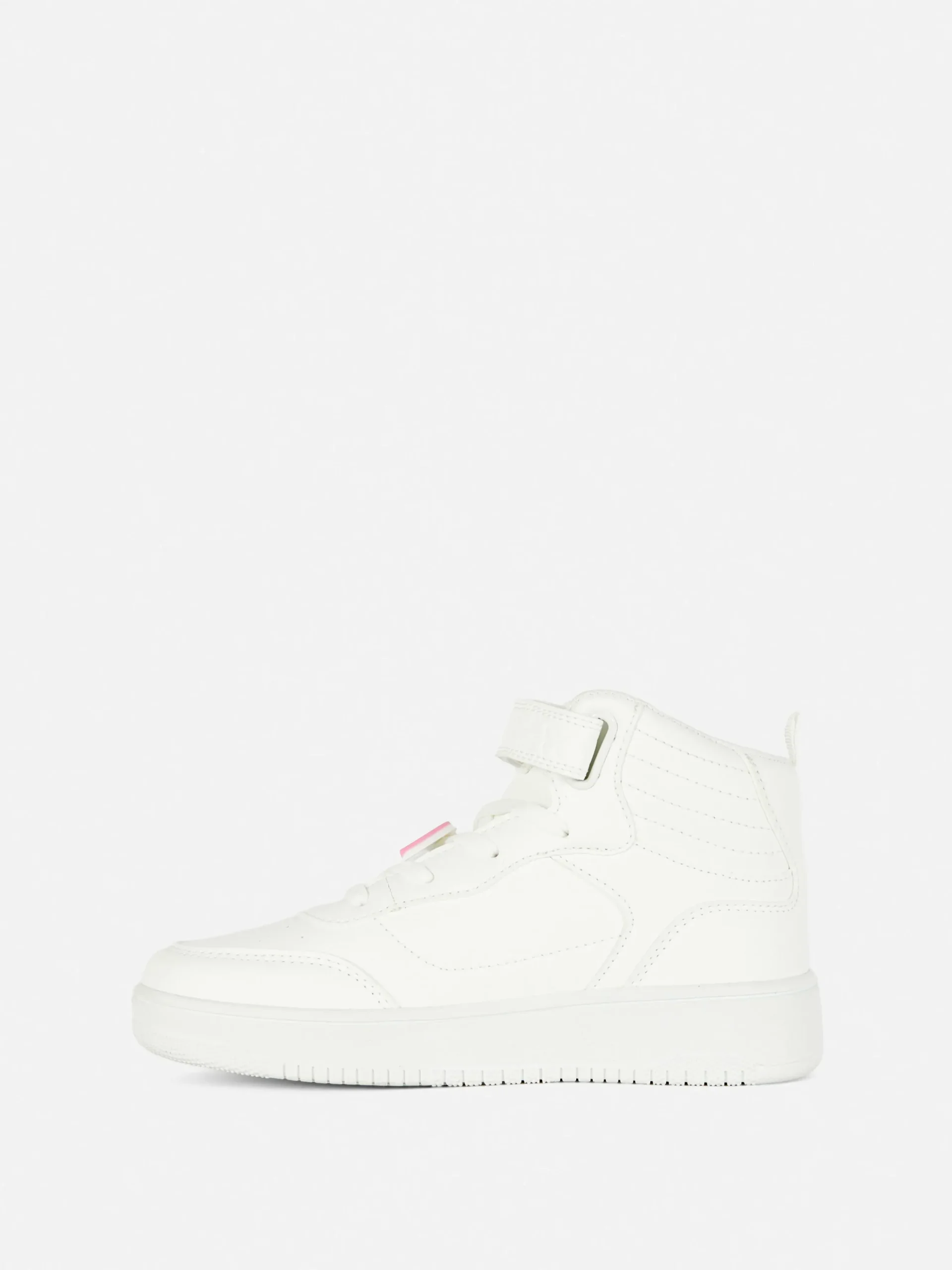 Hoge Sneakers Met Regenboogbedels