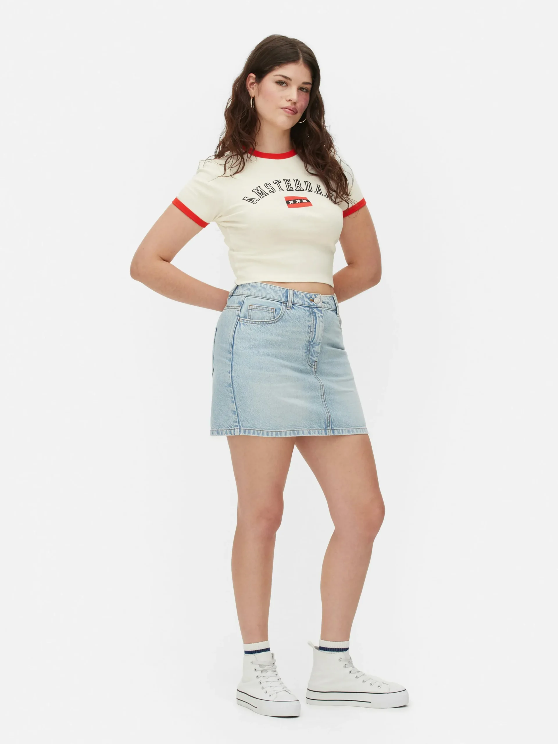 Kort T-shirt Met Contrasterende Biezen Amsterdam