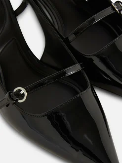 Lakleren Pumps Met Lage Hak En Gespriempje