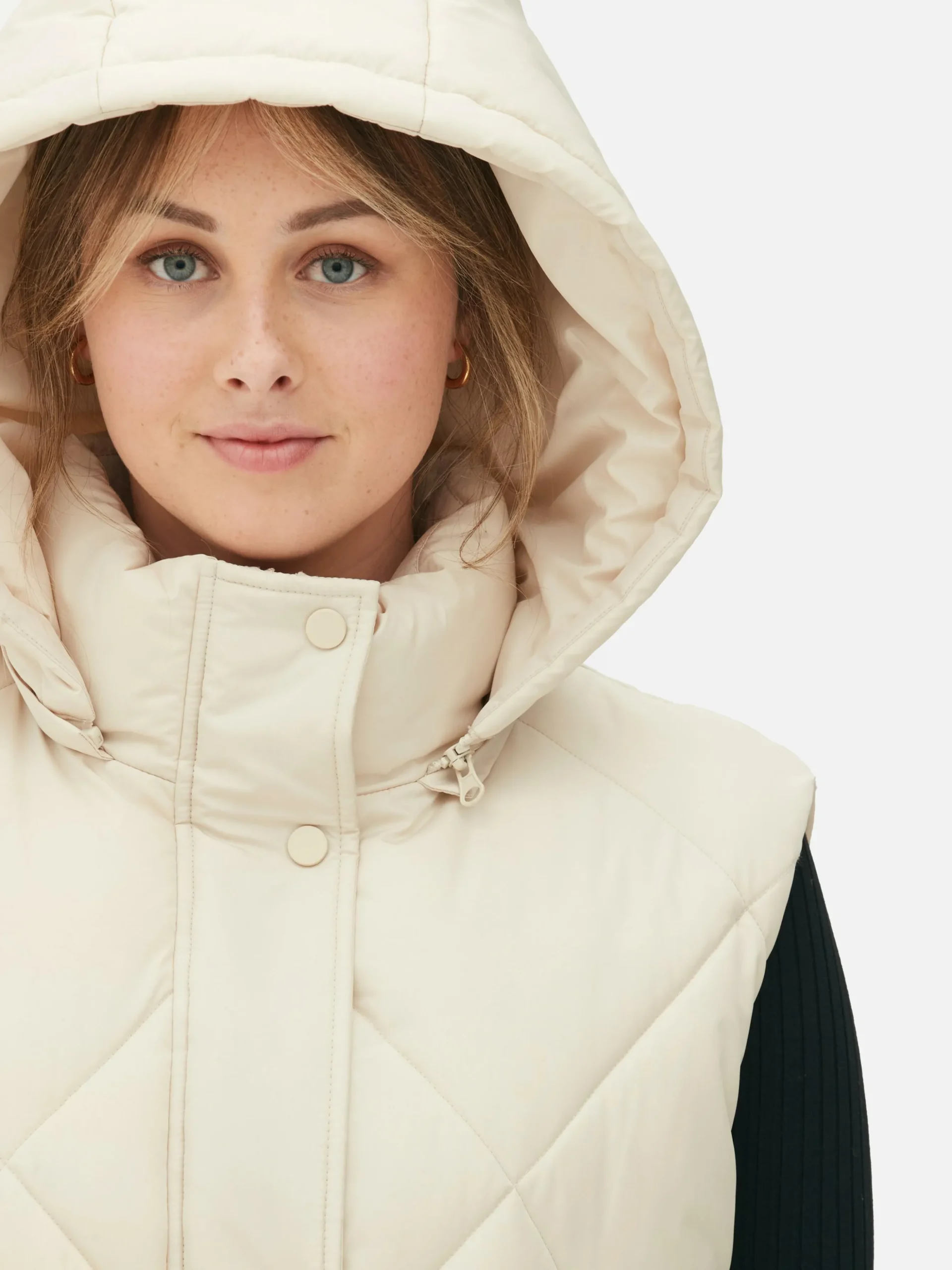 Lange Pufferbodywarmer Met Capuchon