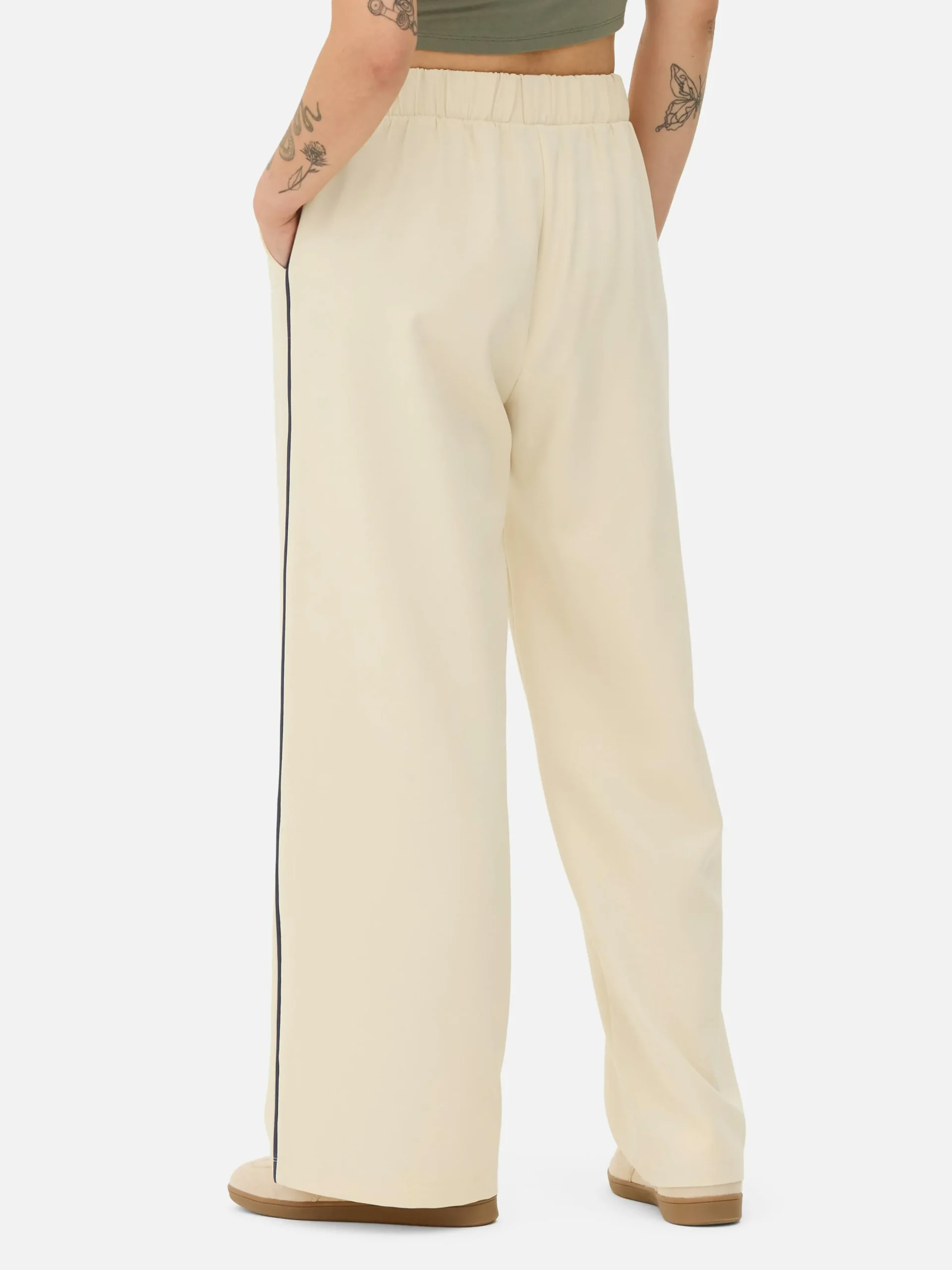 Matchende Joggingbroek Met Wijde Pijpen En Zijstreep