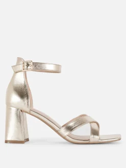 Pumps Met Brede Pasvorm En Gekruiste Bandjes