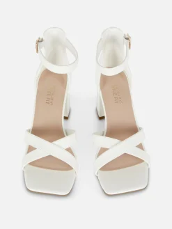 Pumps Met Brede Pasvorm En Gekruiste Bandjes