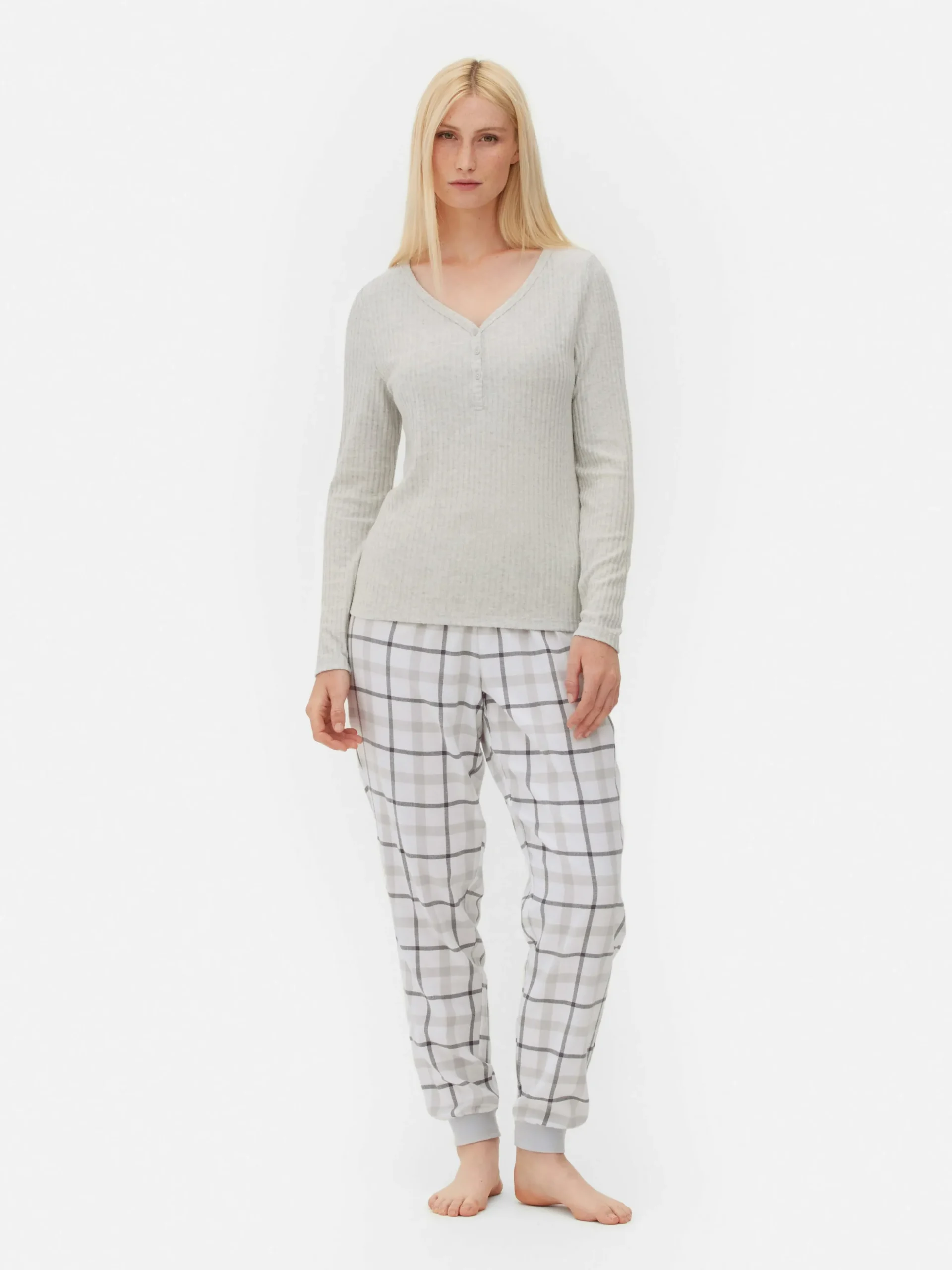 Pyjama Met Geruite Broek En Shirt Met Lange Mouwen