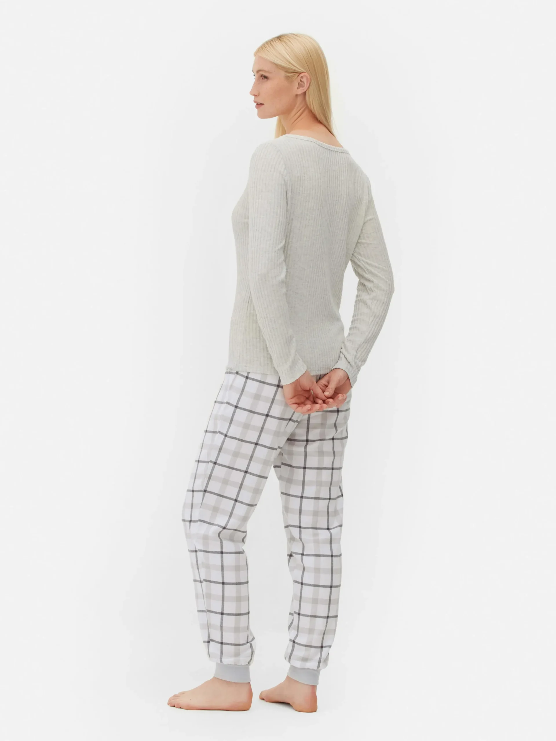 Pyjama Met Geruite Broek En Shirt Met Lange Mouwen