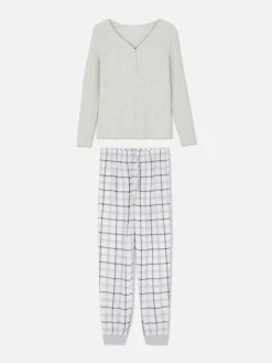 Pyjama Met Geruite Broek En Shirt Met Lange Mouwen