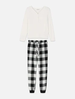 Pyjama Met Geruite Broek En Shirt Met Lange Mouwen