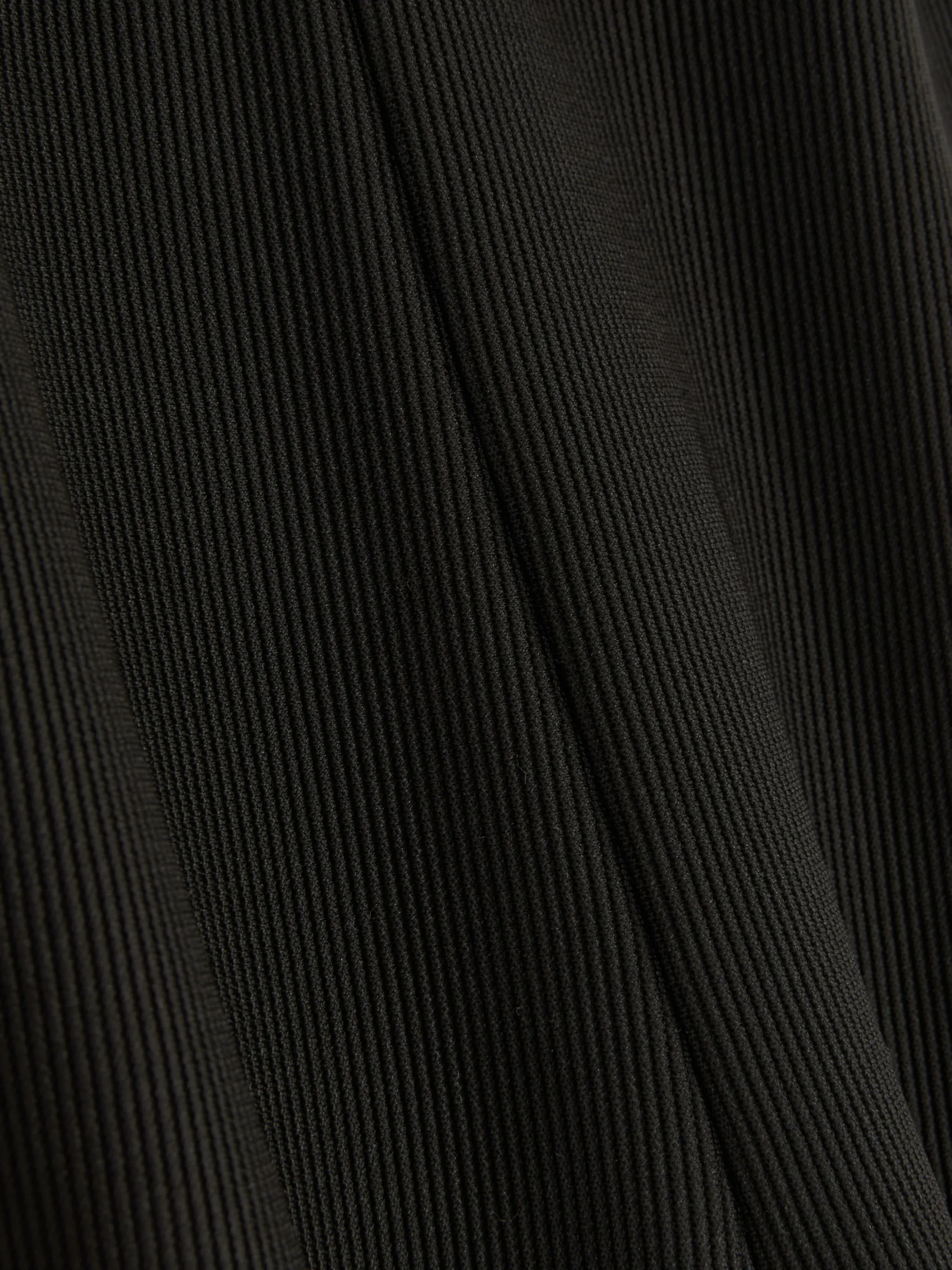 Ribbroek Met Wijduitlopende Pijpen