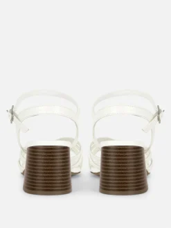 Sandalen Met Gekruiste Bandjes En Hoge Hakken