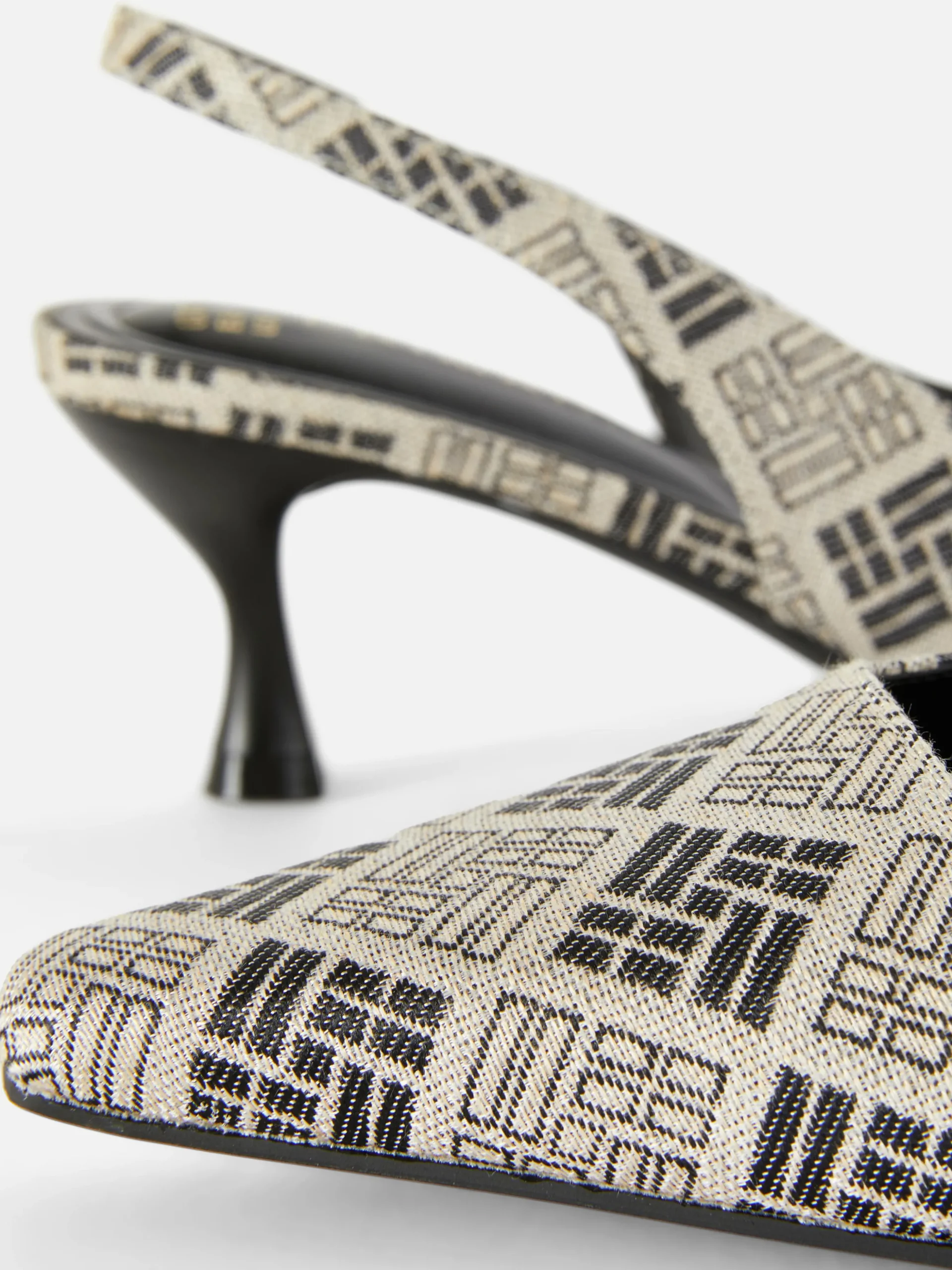 Slingback Kitten Heels Met Geometrisch Patroon
