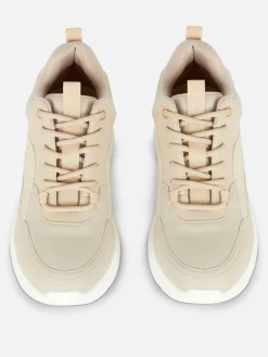 Sneakers Met Sleehak En Metalen Afwerking