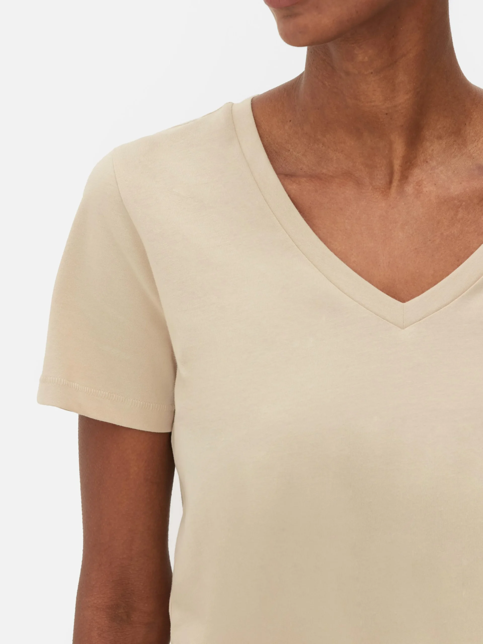 T-shirt Met V-hals En Korte Mouwen